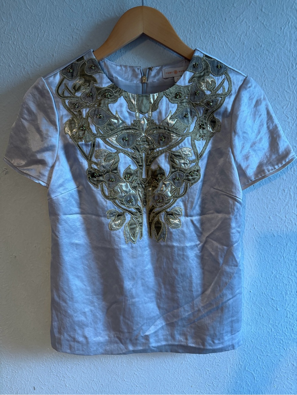 Light grey satin Short-Sleeve Embroidered Top
